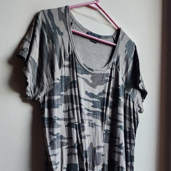 Sanctuary Gray/Green Camo Scoop Neck Tie-Front Jersey Size XL - Picture 3 of 16